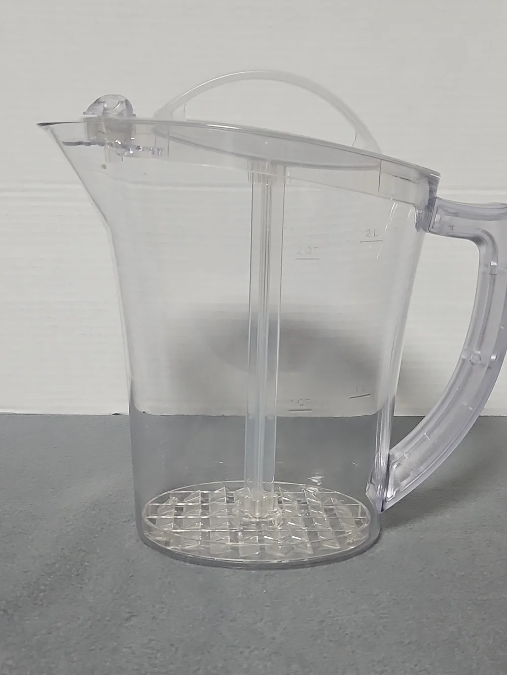 Pampered Chef Clear Plastic Pitcher with Handle and Lid - Clear